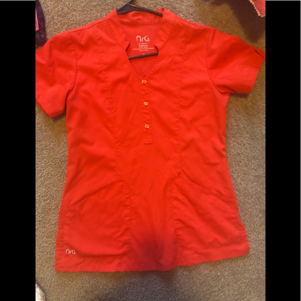 NRG women’s scrub top